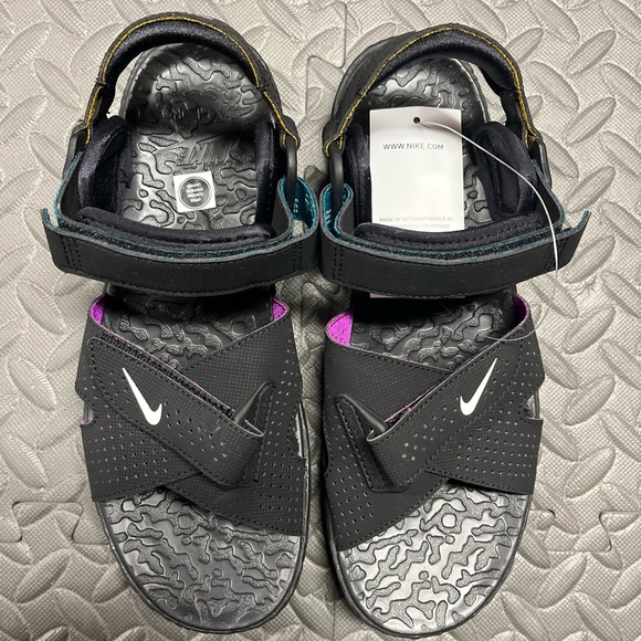 nike acg air deschutz black vivid purple
